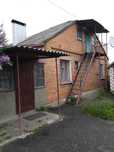 Продається половина будинку в центрі села