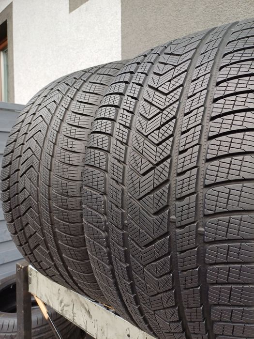305/35/21 Sprzedam parę opon zimowych Pirelli