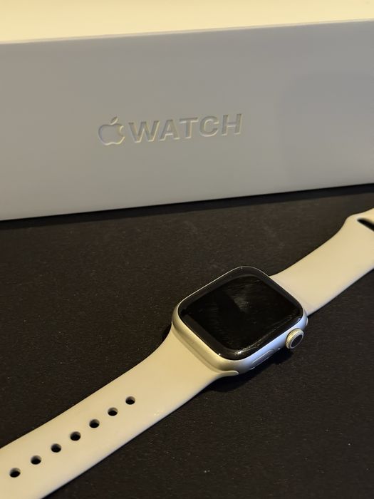 Apple watch 8 41mm Starlight