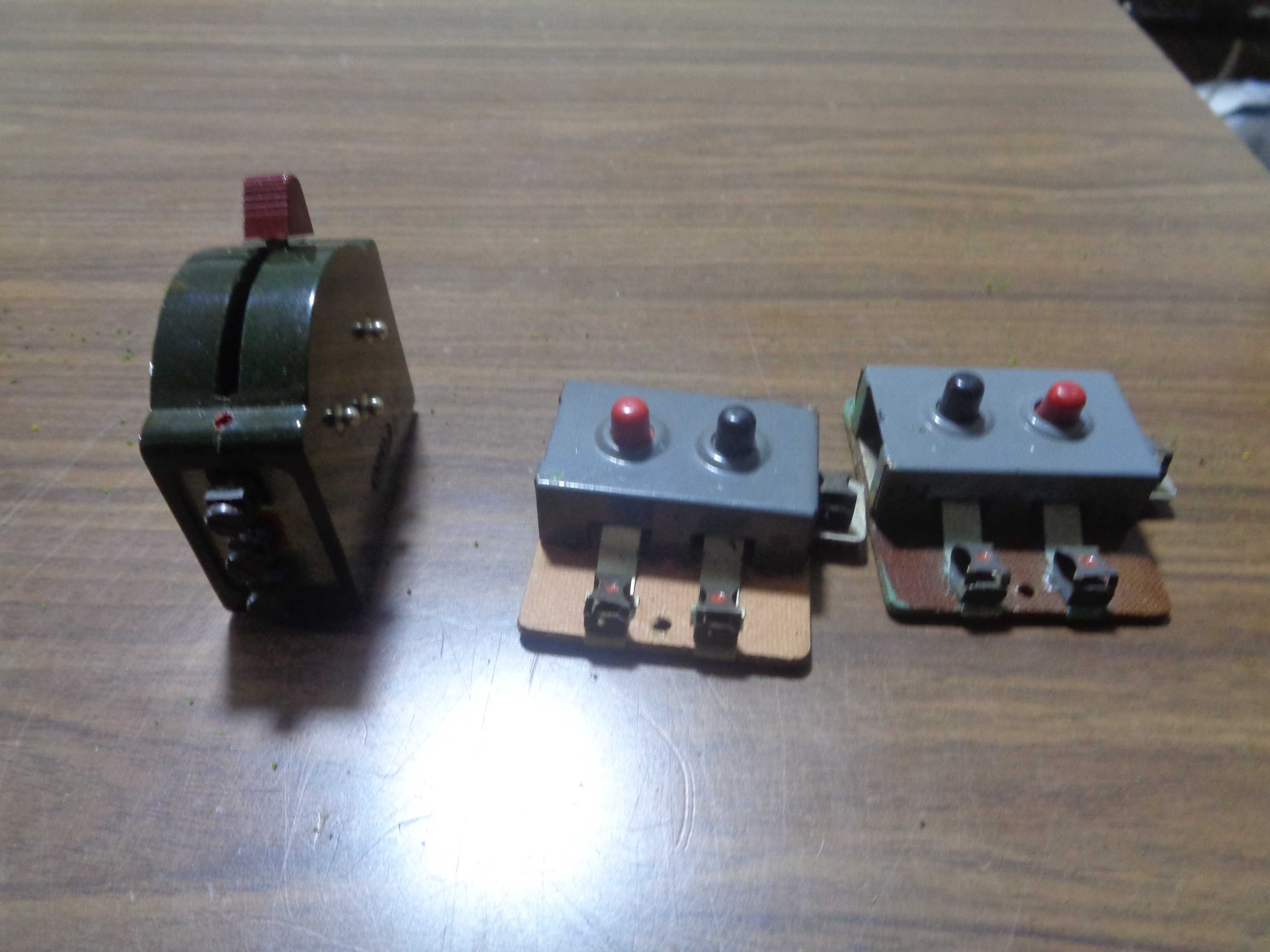 Lote de 3 interruptores diversos para pista comboio