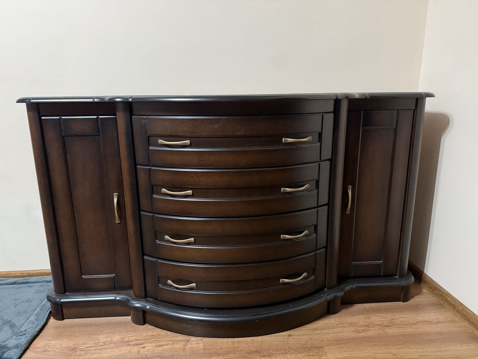 Meble drewiane- komody, witryny