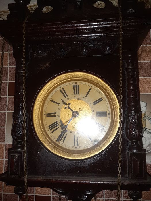 Продаються часи антикварні,в робочому стані але потрибують налаштуванн