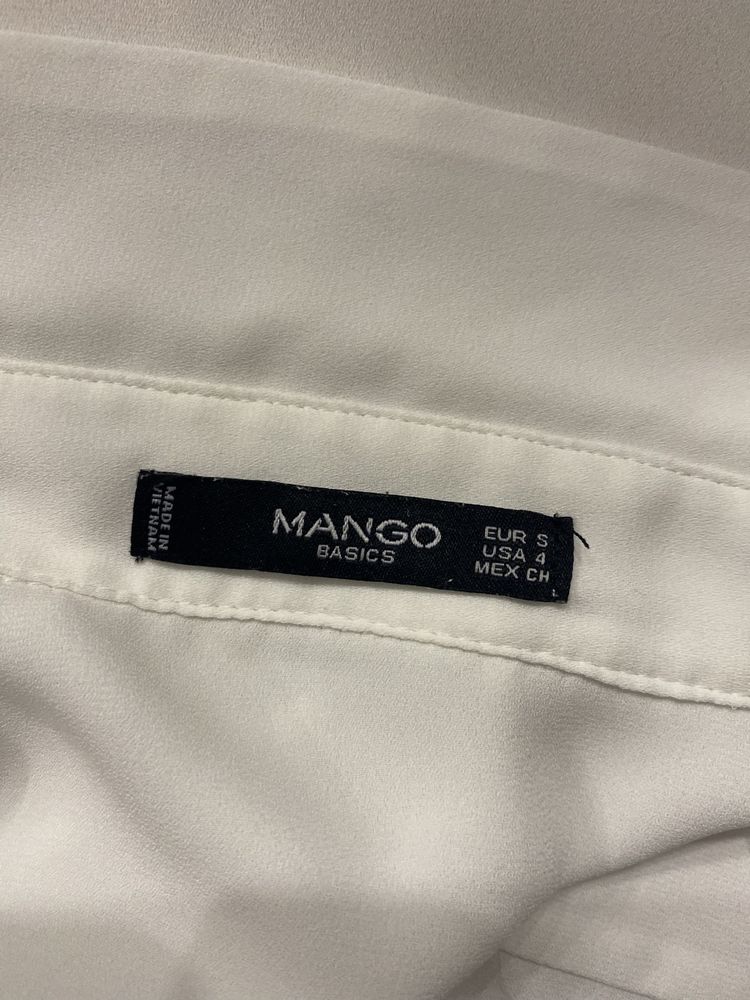 Blusa branca da Mango