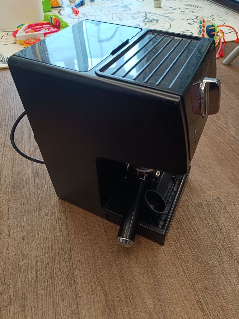 Ekspres do kawy kolbowy DeLonghi ECP31.21
