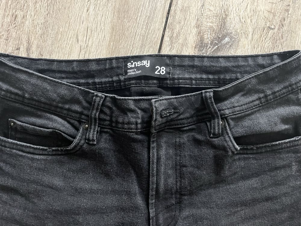 Krotkie spodnie spodenki jeansowe sinsay 28