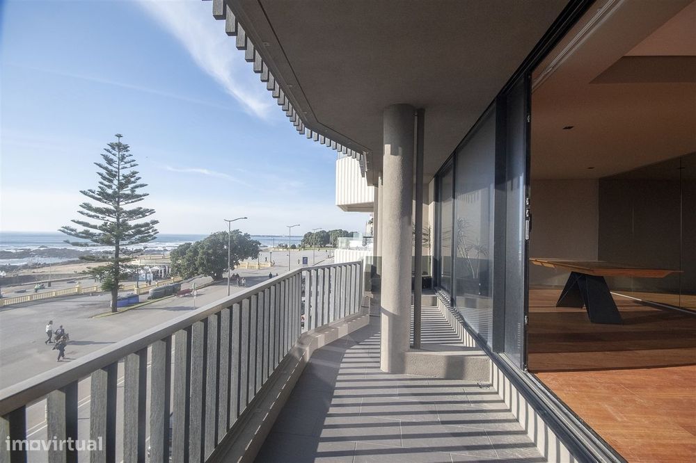 T3 c/ varanda p/ o mar na Av. Brasil na Foz do Douro