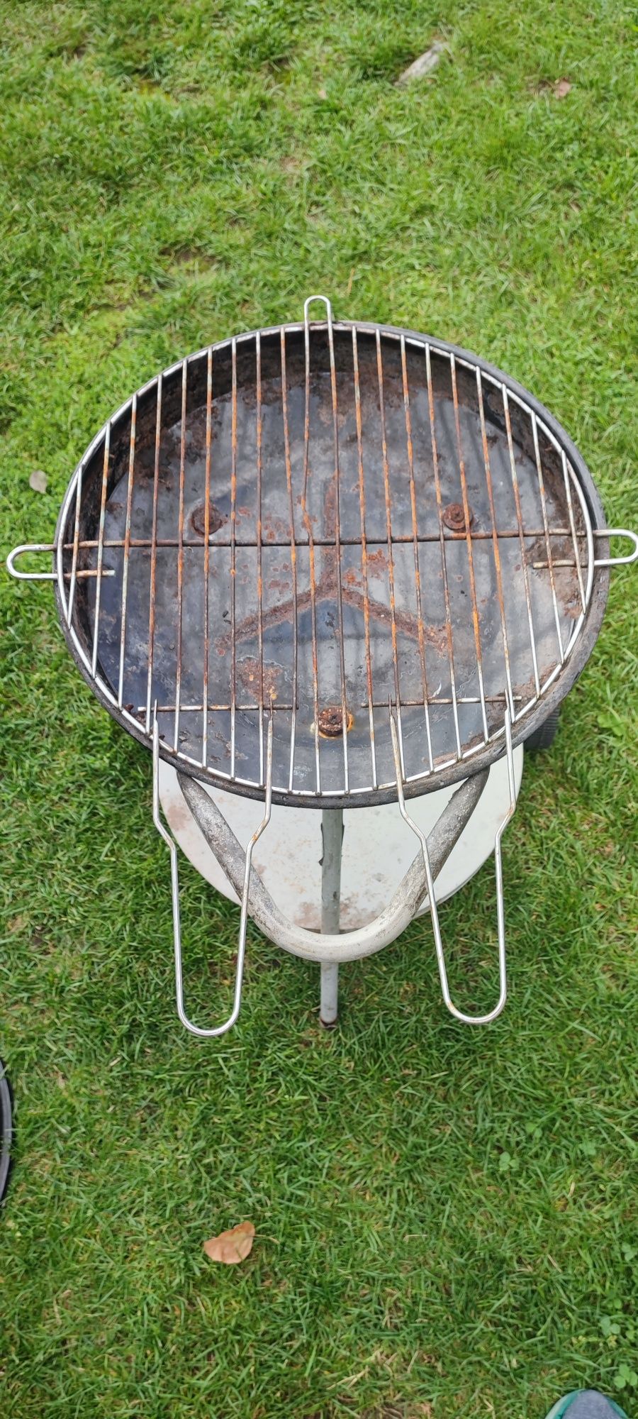 Grill na kółkach ruszt