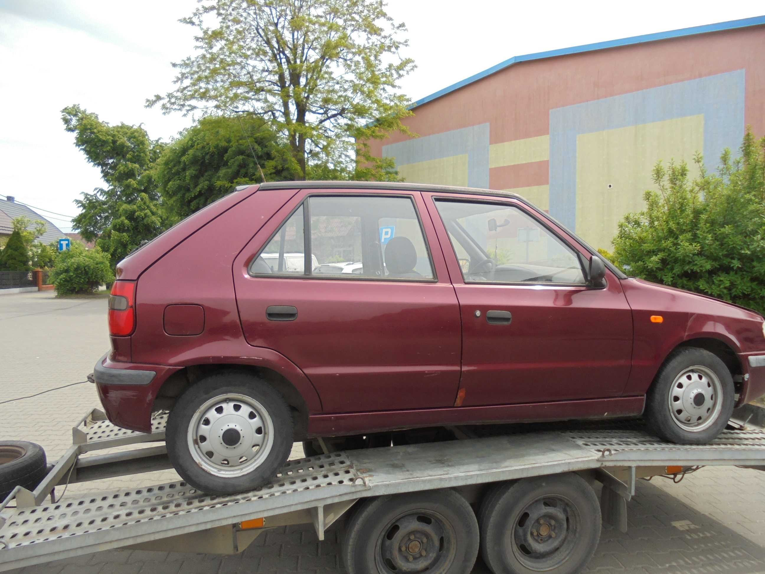 Skoda Felicia 1.3 benzyna kolor wiśniowy na części