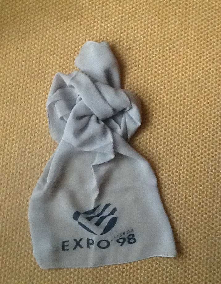 Echarpe azul claro da Expo98