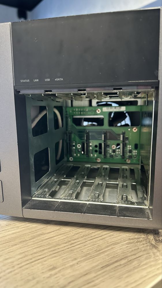 Qnap TS-410 ( не рабочий)
