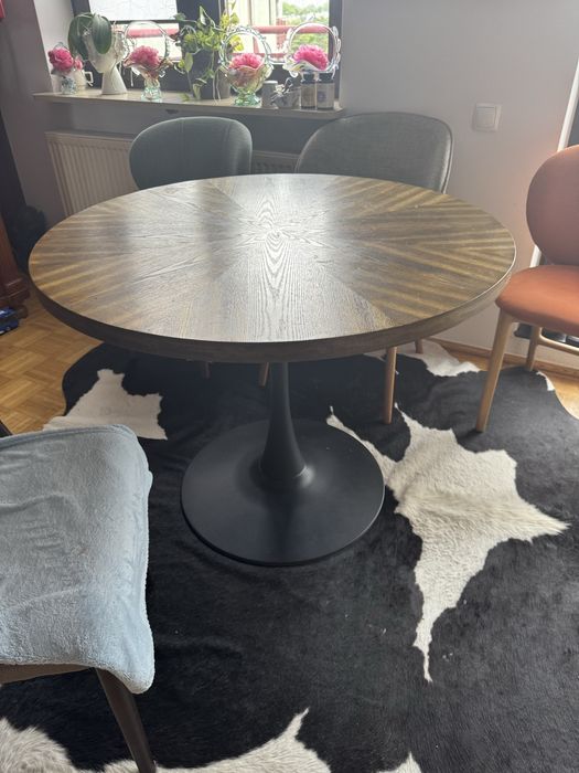 Stół do jadalni na jednej nodze