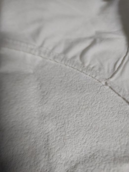 Resguardo impermeável para cama de bebé