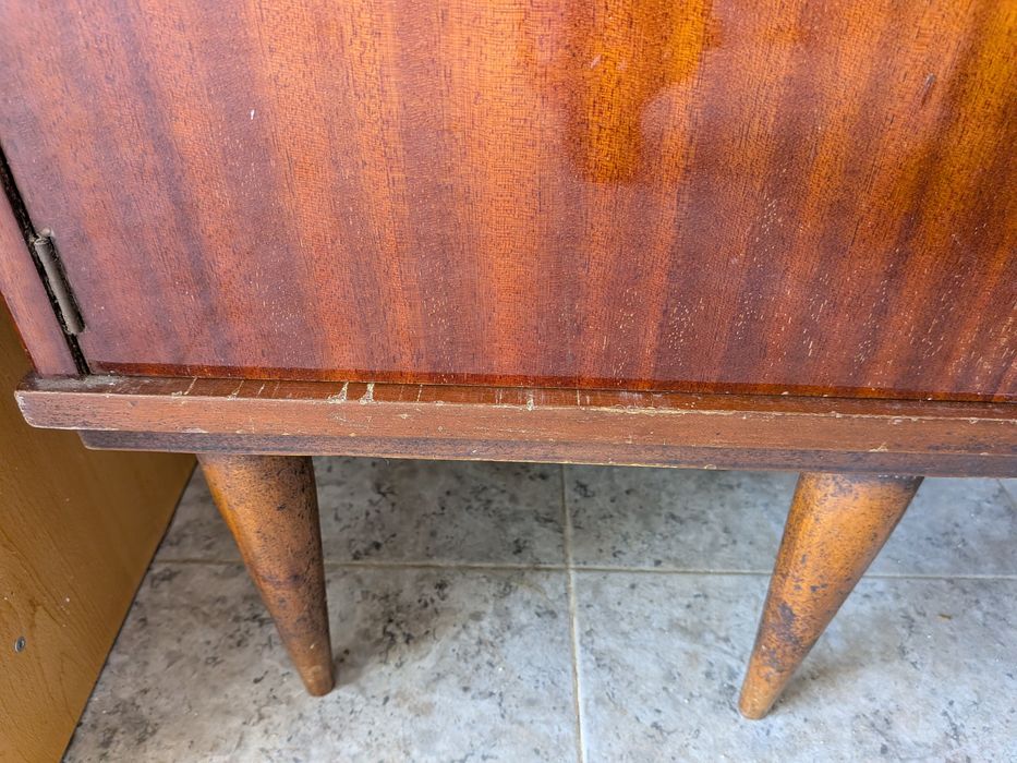 2 mesas de cabeceira