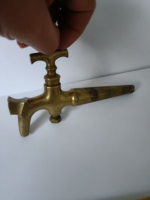 Zabytkowy mosiężny szpunt-kran do beczek (piwo-wino)
