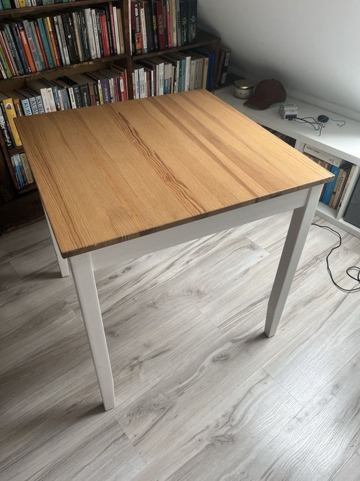 Sprzedam spsnowy stol ikea, drewniany kwadratowy