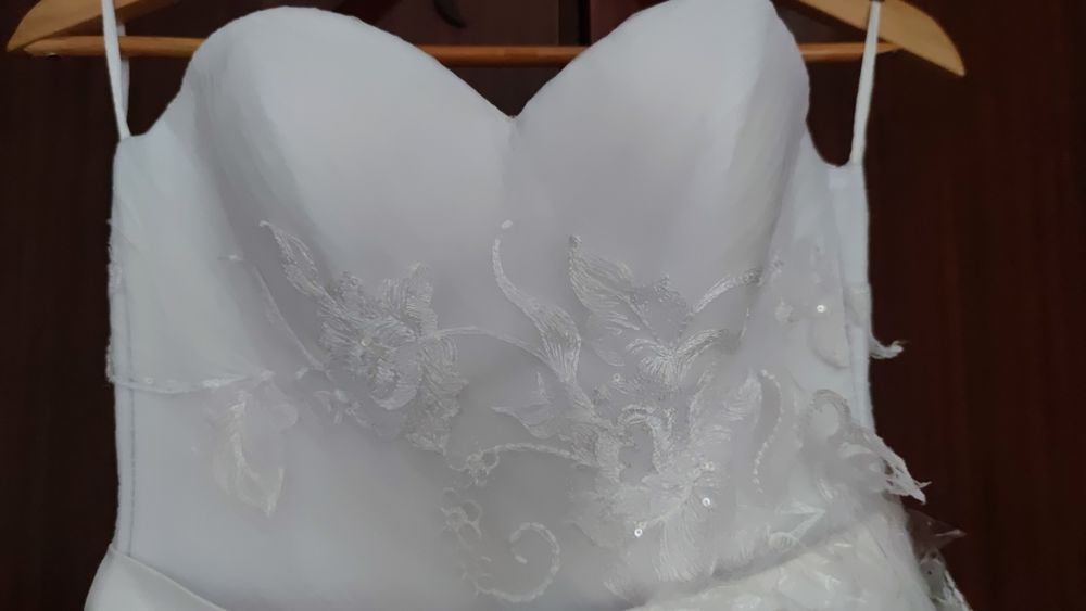 Ніжна весільна сукня