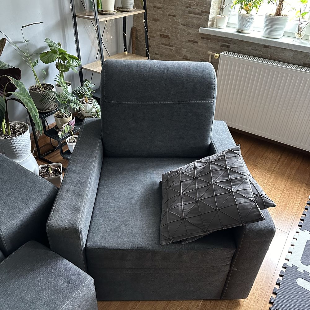 Komplet kanapa, fotel i pufy