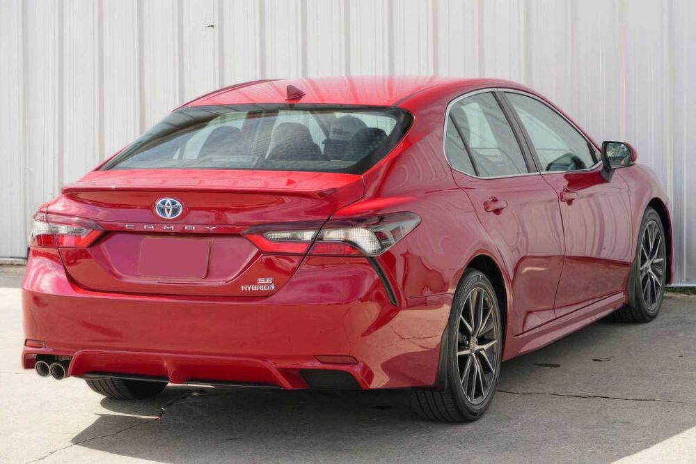 Toyota Camry      2023