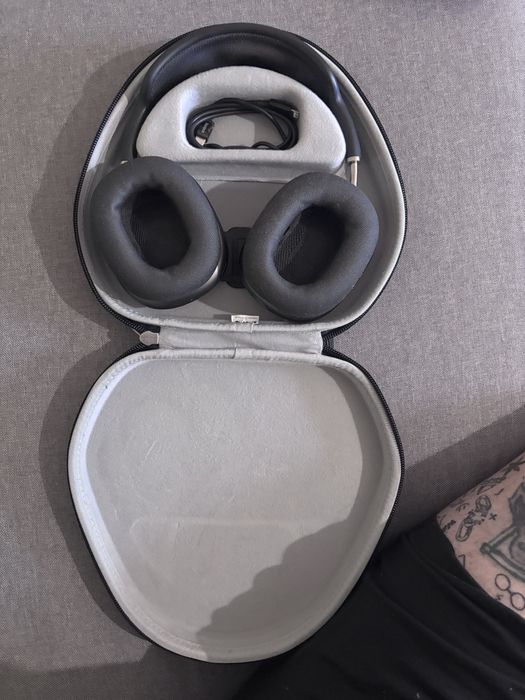 Apple AirPods Max Space Gray з кейсом