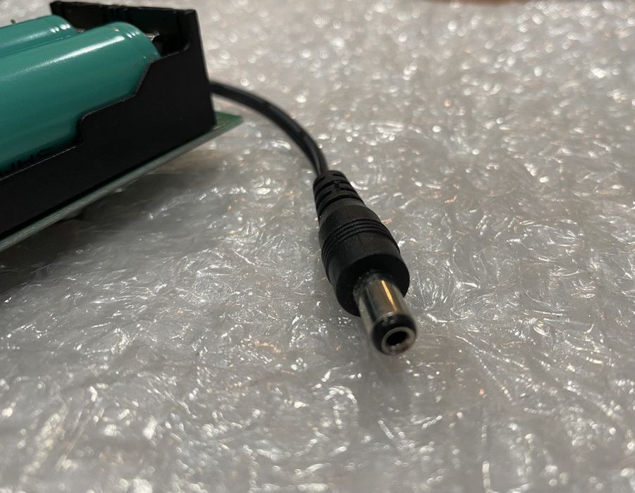 Продам блок безперебійного живлення на 12 в (з аккумуляторами) для Wi-