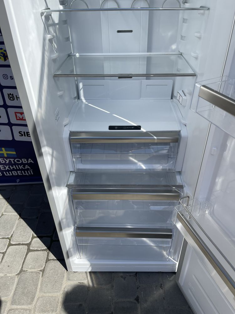 Холодильна шафа  Whirlpool #06015