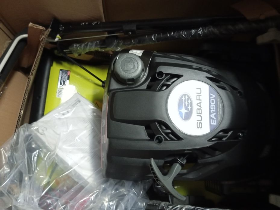 Máquina de cortar relva ryobi Subaru novaru