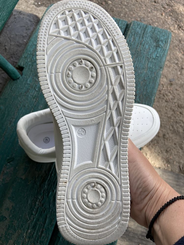 Продам кросовки р 40