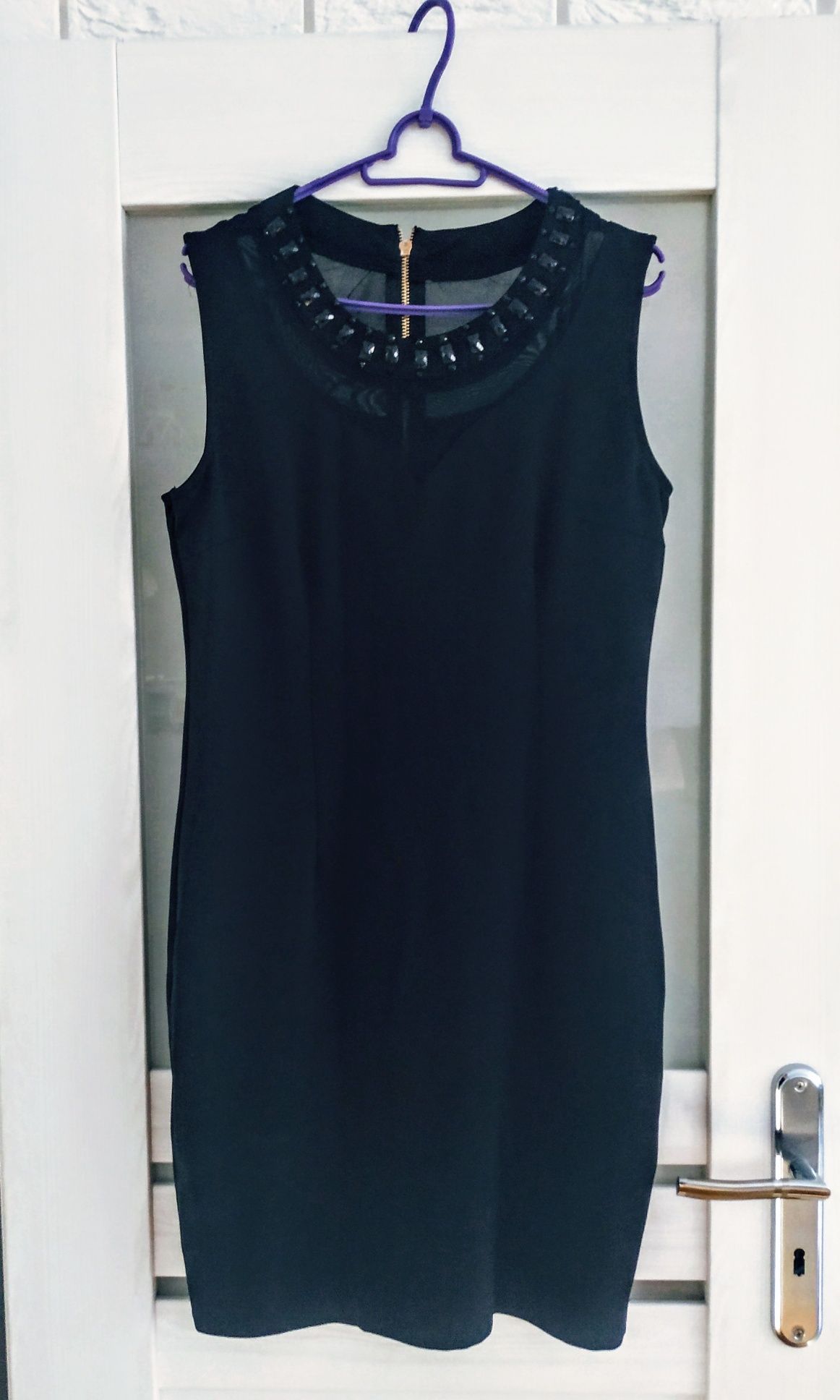 Sukienka koktajlowa czarna ozdobny dekolt rozmiar L