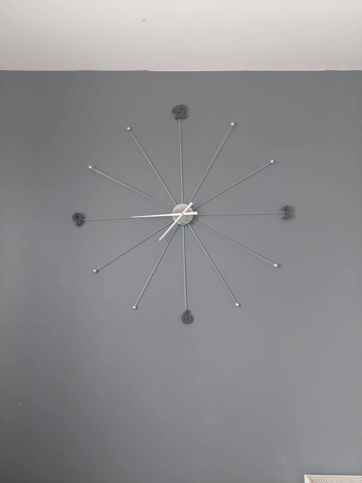 Lampy sufitowe, zegar ścienny
