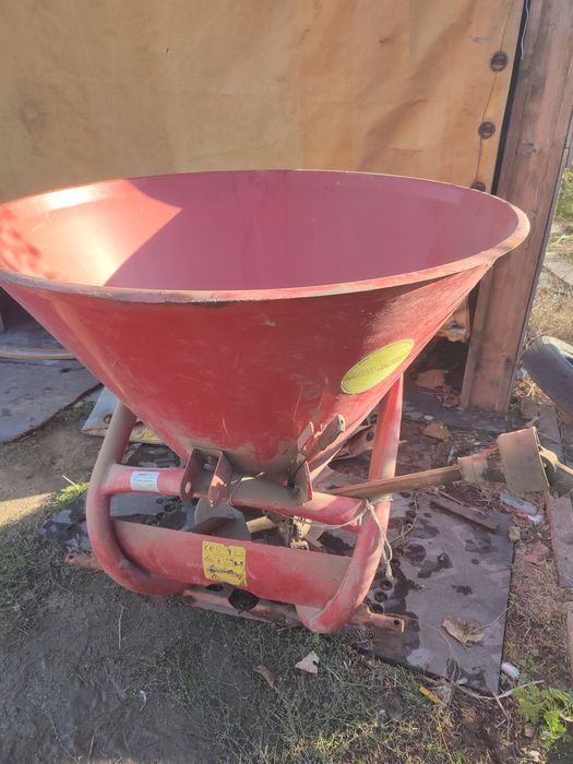 Разбрасыватель удобрений