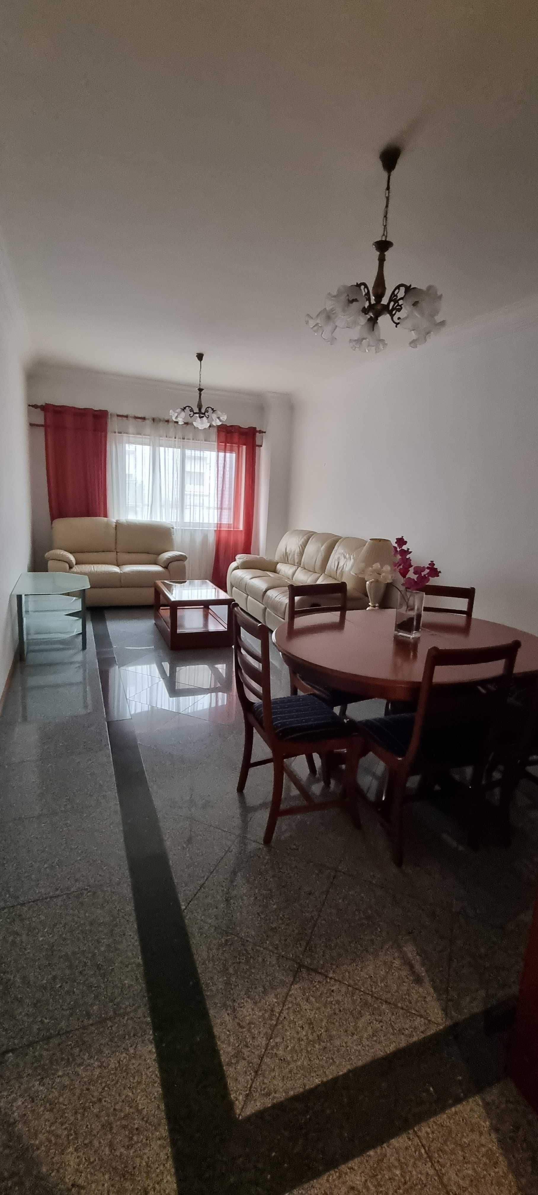 Arrendo T2 c/ Terraço e Garagem Saldanha