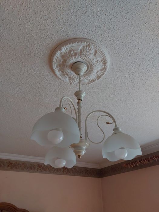 lampa w stylu romantycznym,angielskim,vintage,trójkloszowa