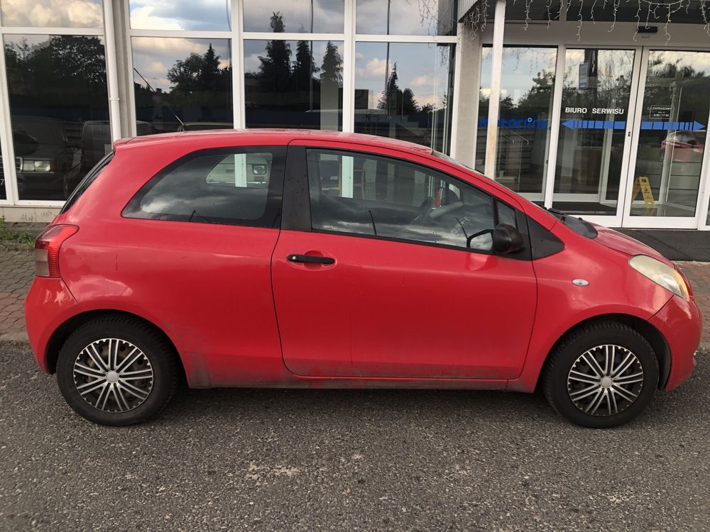 Toyota Yaris uszkodzona; GAZ