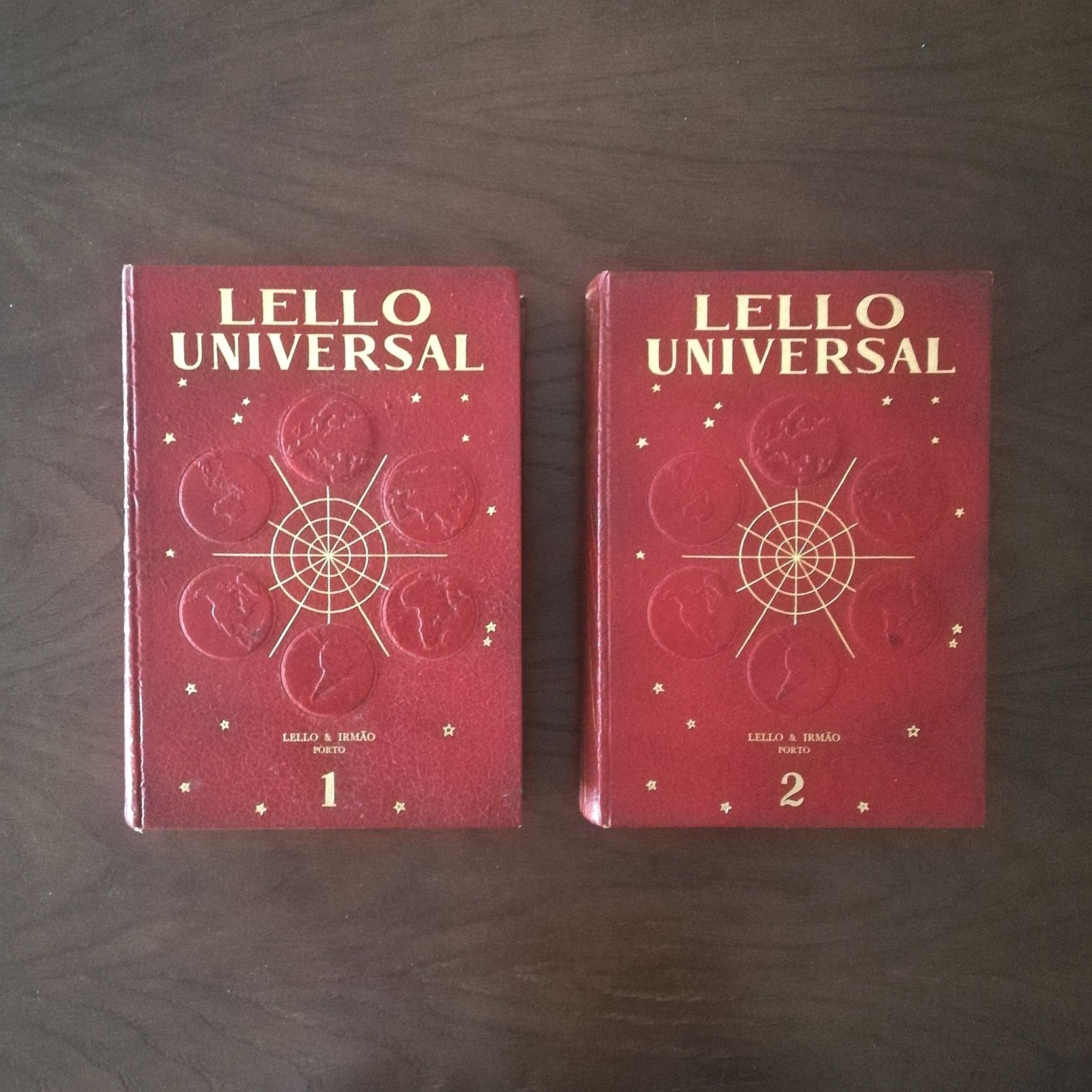 Enciclopédia Lello Universal, composta por 2 volumes, do ano de 1976.
