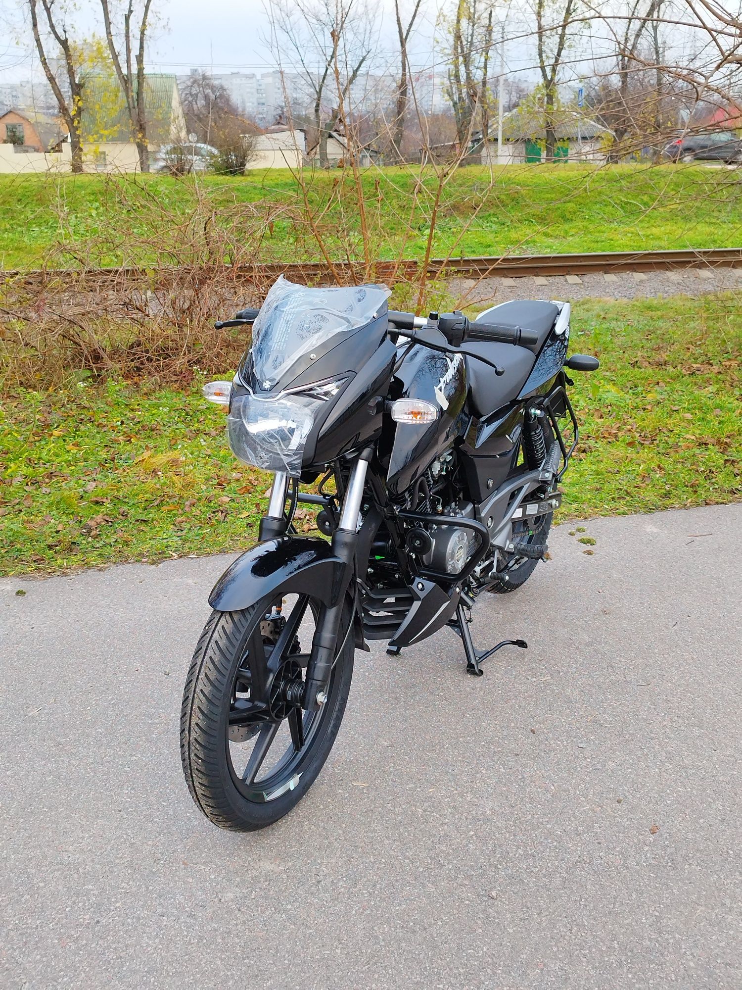 Мотоцикл Bajaj Pulsar NS180 DTS-i