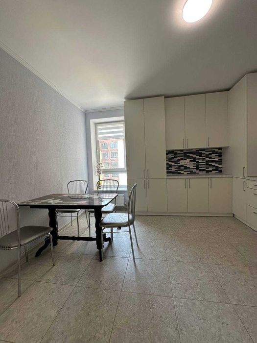 Продаж 2-кімнатної квартири в новому будинку в центрі міста