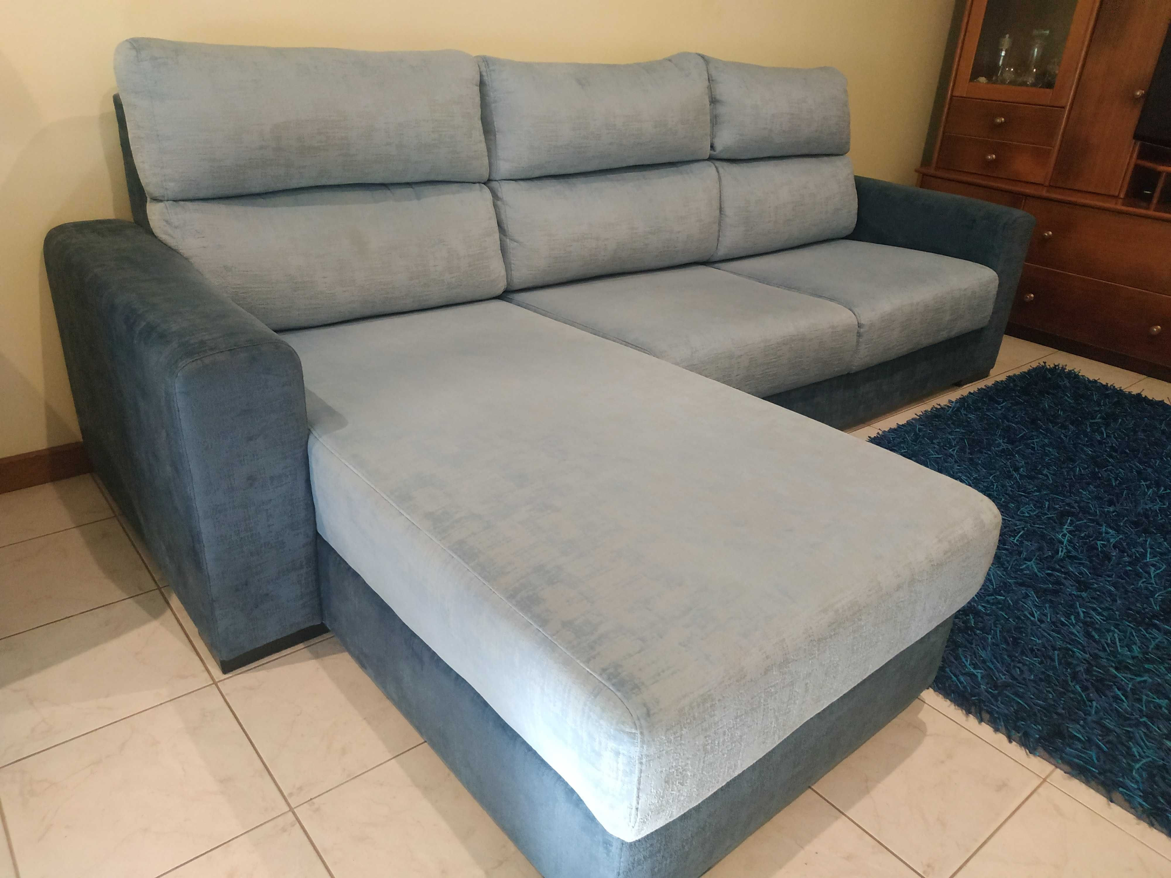Sofá com chaise long