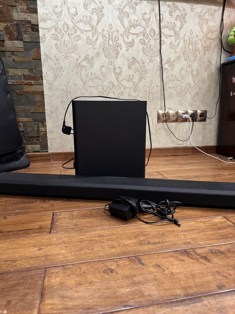 Продаю саундбар Samsung HW-Q70T (3.1.2, 330 Вт, Dolby Atmos)