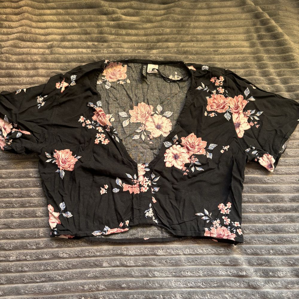 Czarny crop top H&M