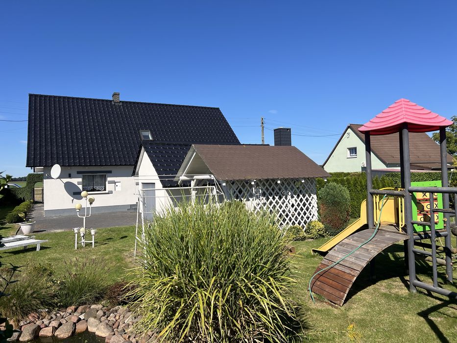 Dom pod lasem z ogrodem i placem zabaw – 140 m², 12 arów, Korfantów