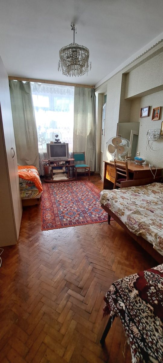 Здається кімната З КОМУНАЛЬНИМИ ПОСЛУГАМИ по вул. Б. Хмельницького, 39