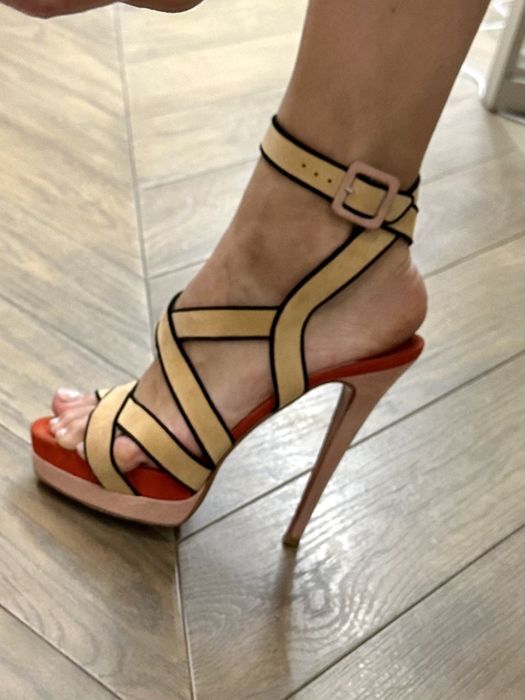 Босоніжки Christian Louboutin оригінал