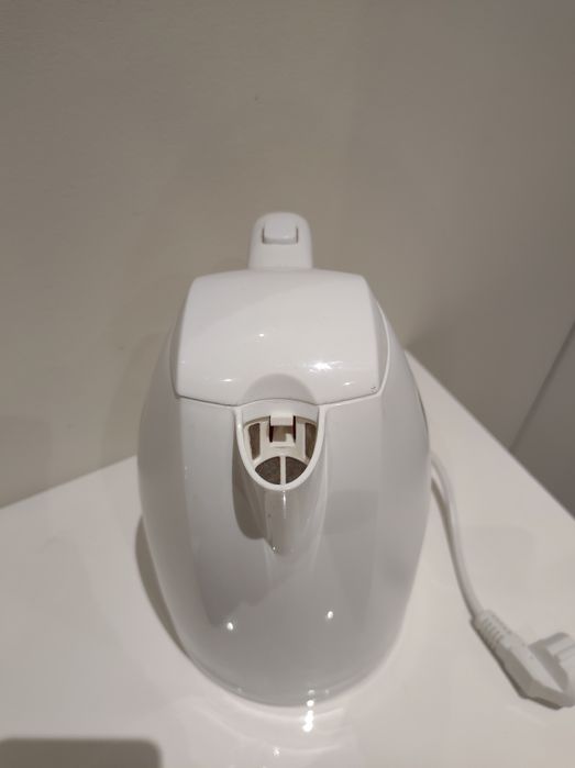 Russell Hobbs Biały czajnik elektryczny