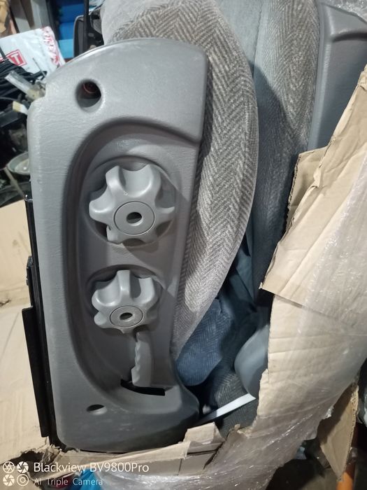 Продам дві передні сідушки