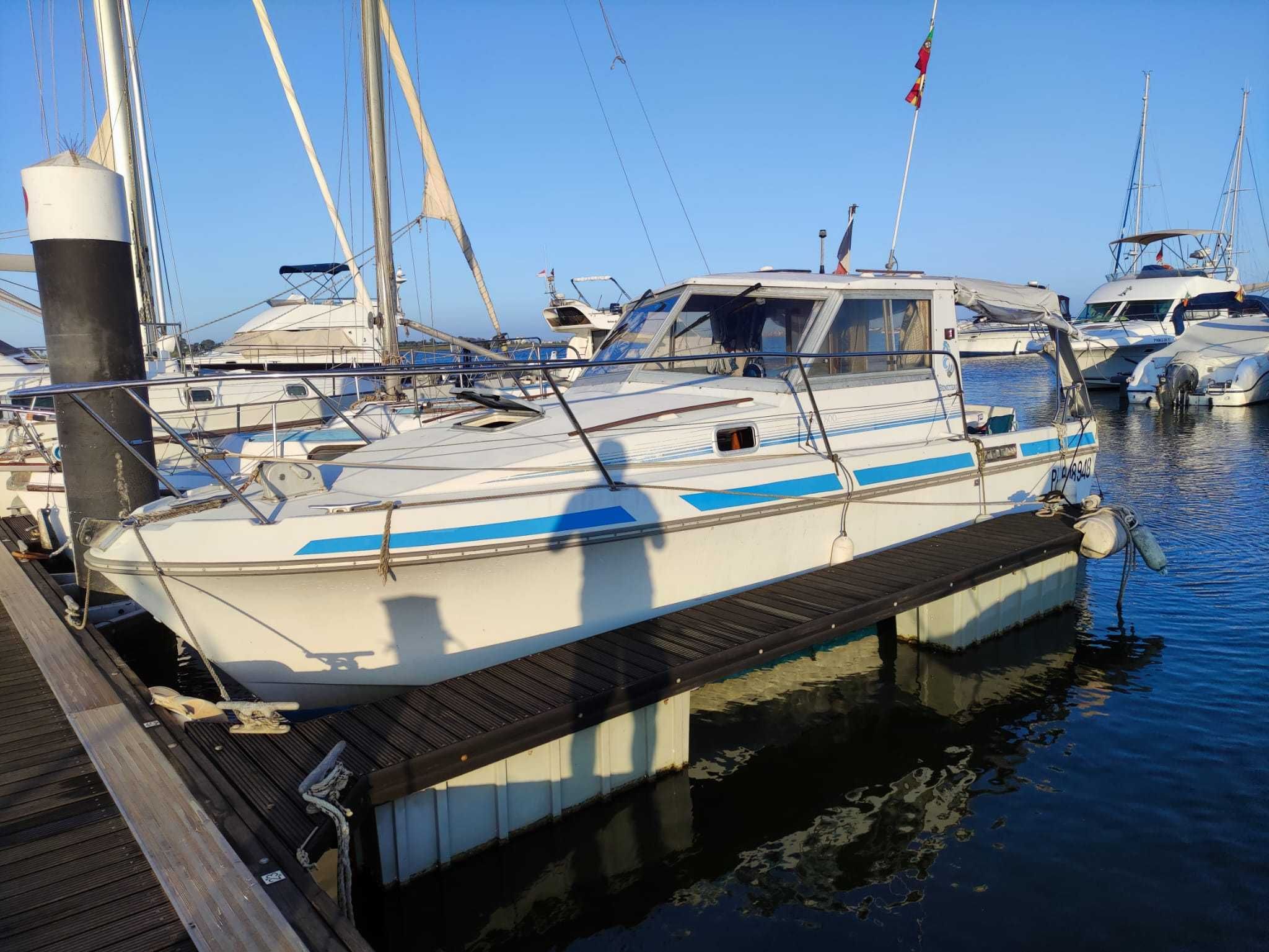 Beneteau Antares 800