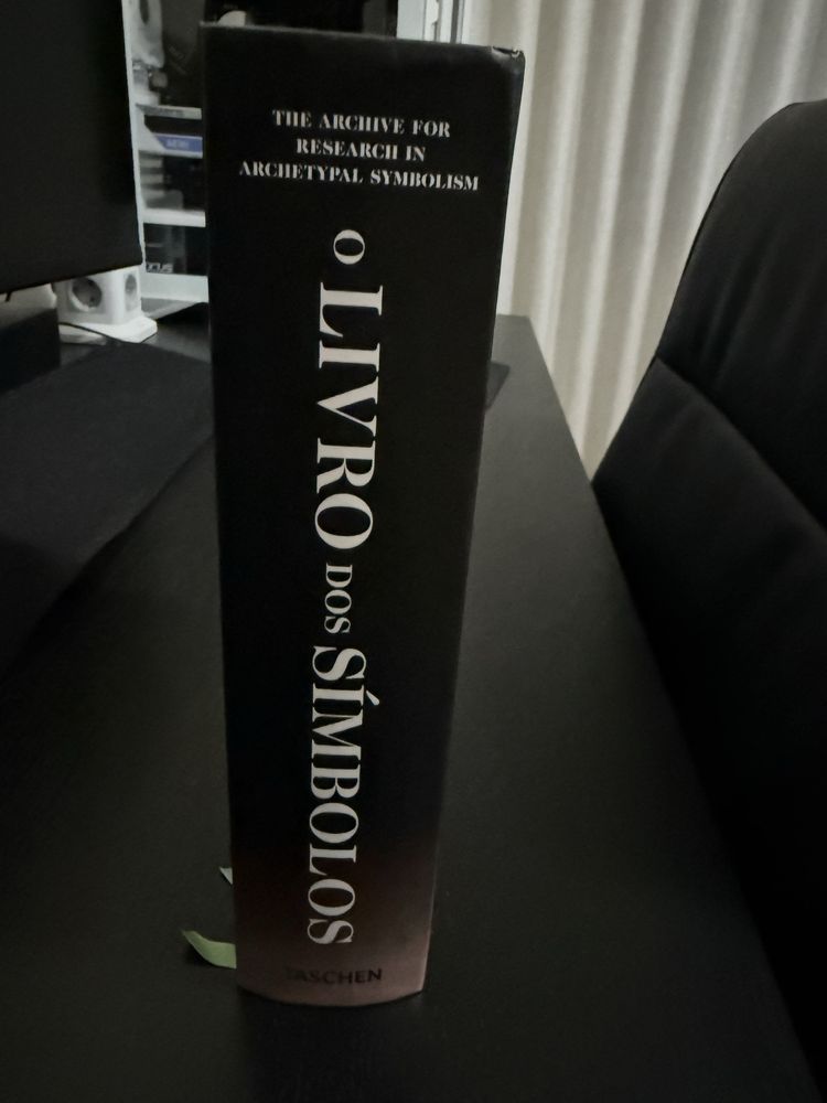 Vendo “ O livro dos simbolos”