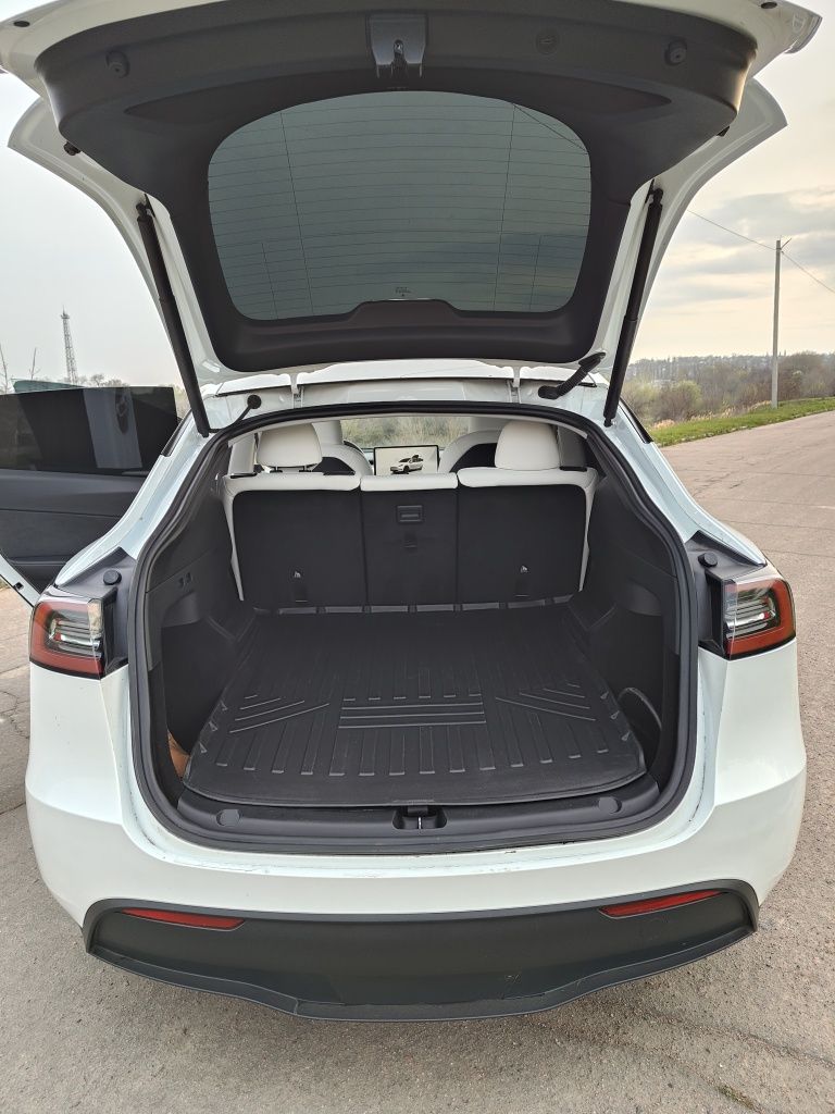 Продам Tesla Model Y