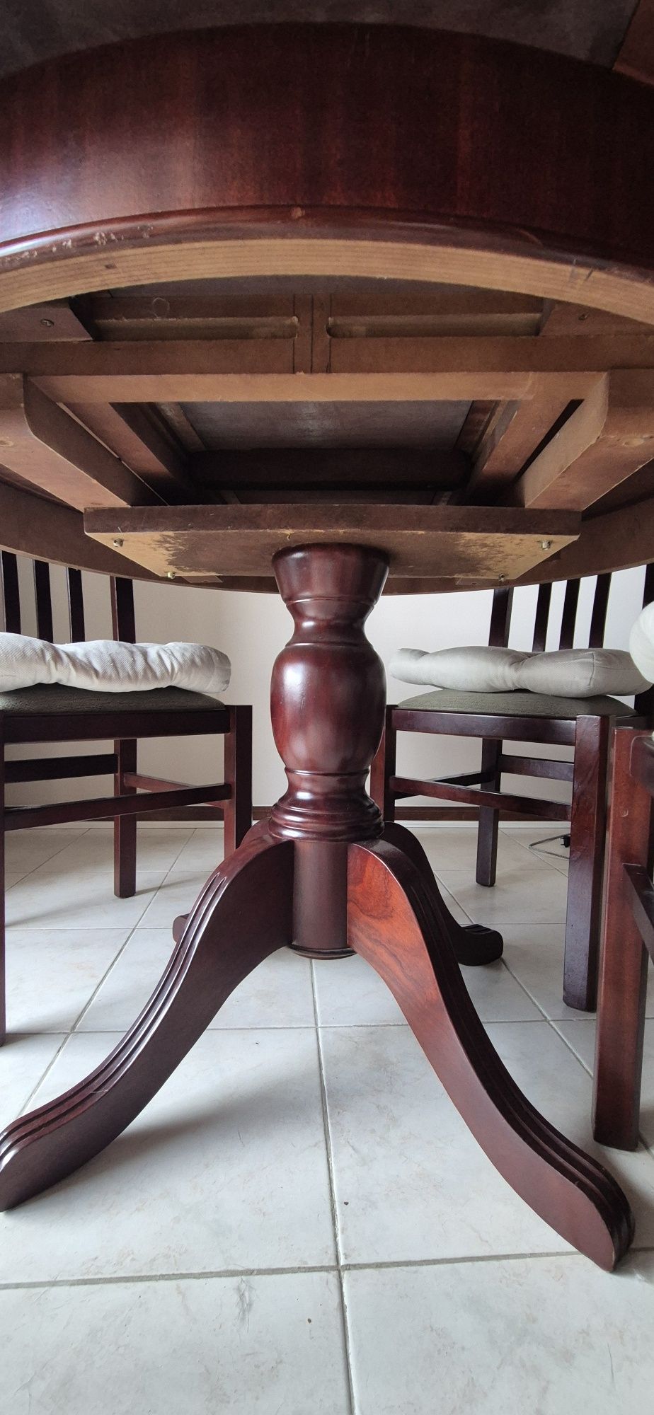 Conjunto mesa e cadeiras