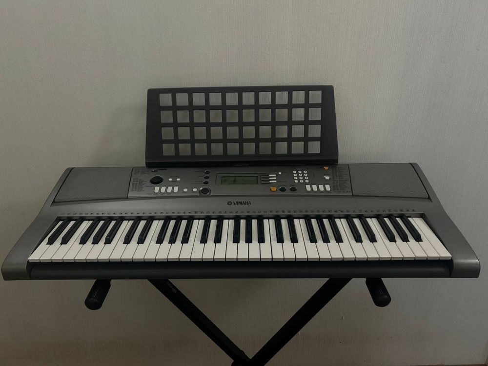 Синтезатор YAMAHA PSR R300