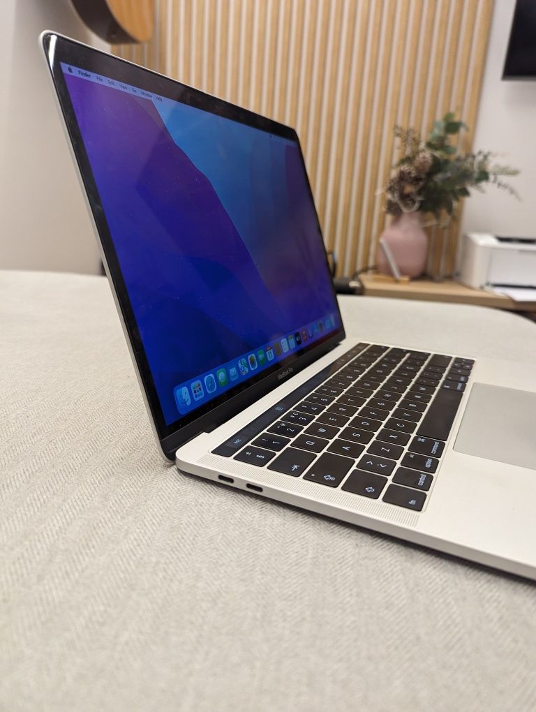 Apple MacBook Pro 13" (2016) - Touchbar